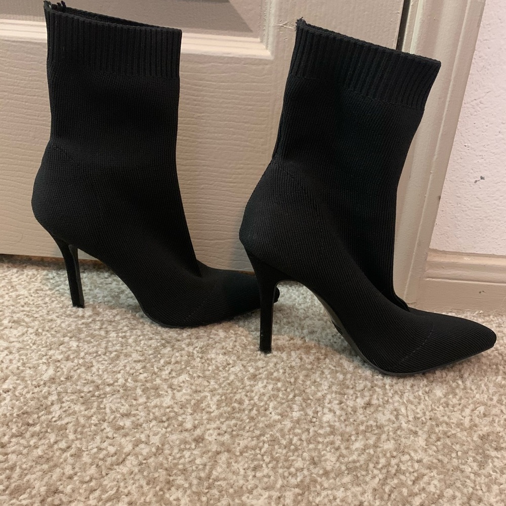 BLACK SOCK BOOTIES